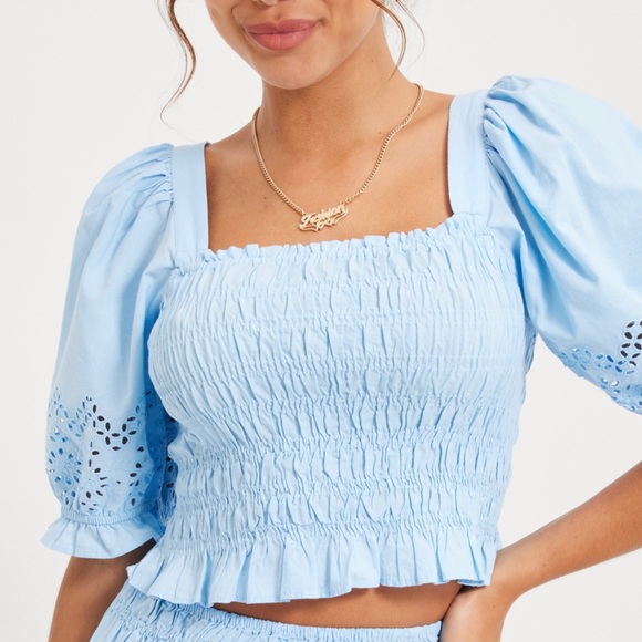 Vero Moda Tops - ❣️CROP BLOUSE